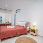 Hostwise - Sunny Escape With A Pool & Balcony *