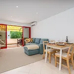 Hostwise - Sunny Escape With A Pool & Balcony Apartmán