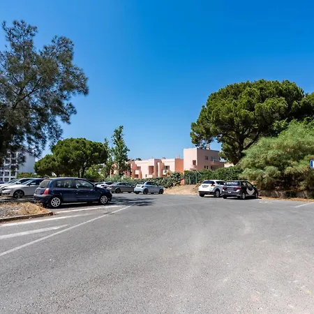 Hostwise - Sunny Escape With A Pool & Balcony Appartement