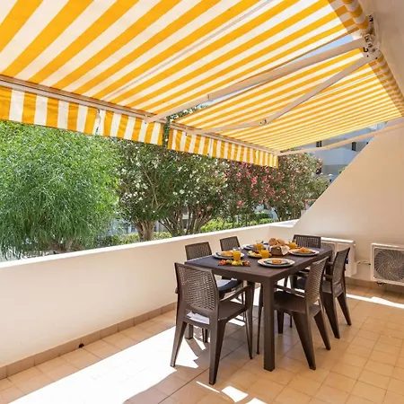 Hostwise - Sunny Escape With A Pool & Balcony Appartement *