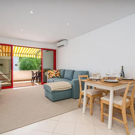 Hostwise - Sunny Escape With A Pool & Balcony Appartement