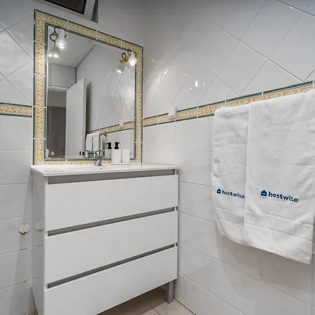 Hostwise - Sunny Escape With A Pool & Balcony Appartement *