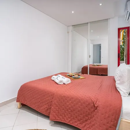 Hostwise - Sunny Escape With A Pool & Balcony Apartman
